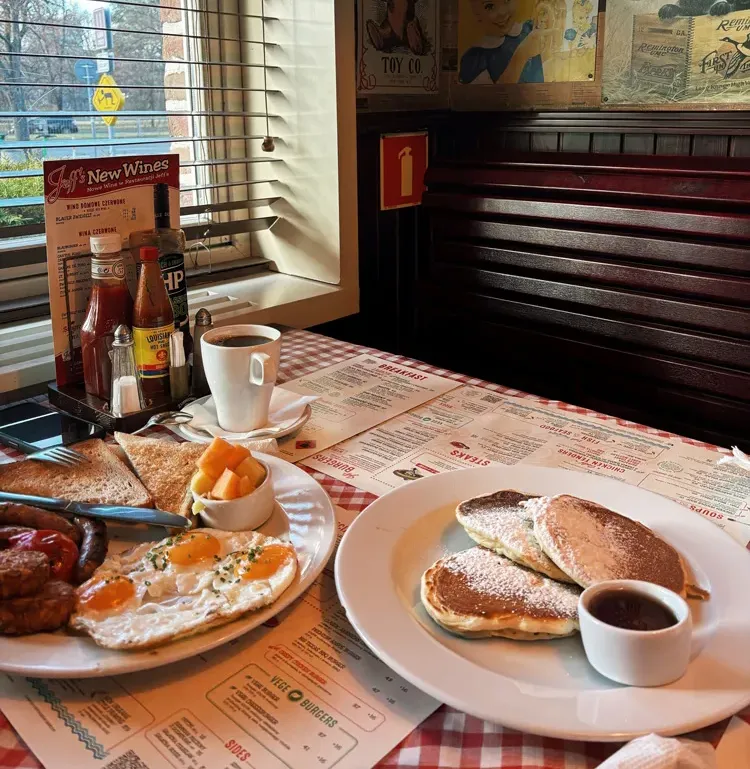 Snappy Lunch Interior